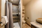 Alta Vista Cabin - Bath with shower.